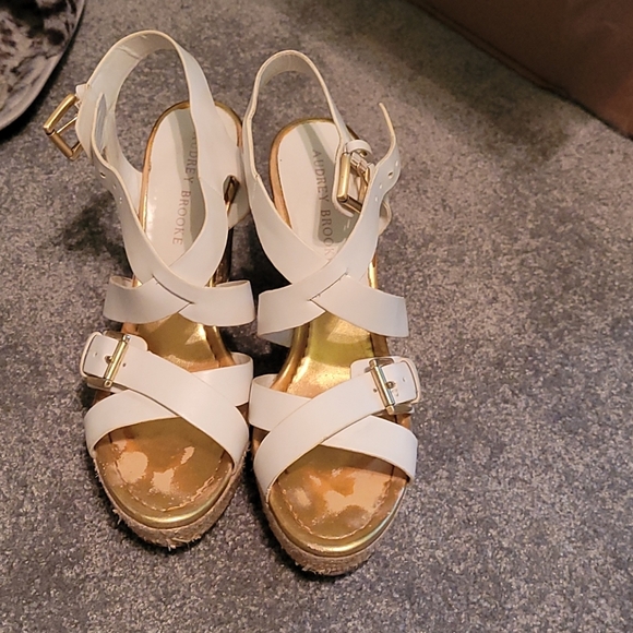 Audrey Brooke leather and straw wedges - Picture 2 of 5